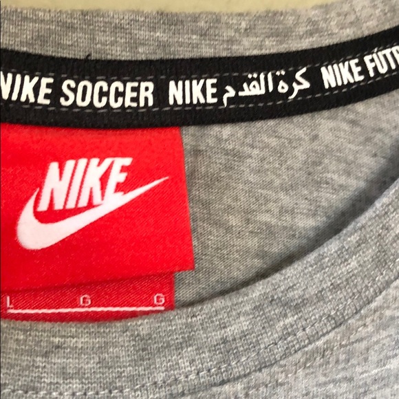 NWOT Nike T-Shirt - Picture 2 of 6